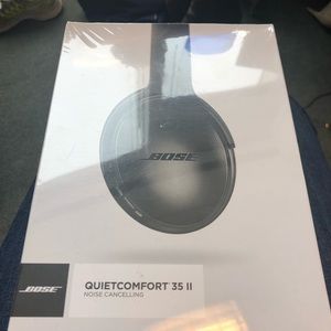 Bose Quiet Comfort 35 wireless headphones II NEW